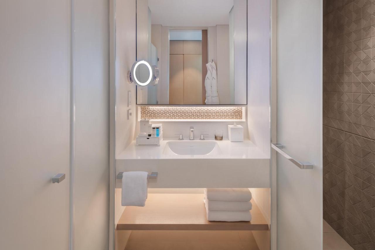 Palace Beach Resort Fujairah Eksteriør billede Bathroom