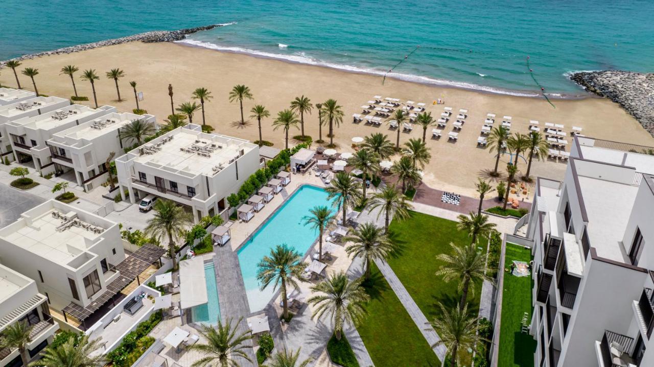 Palace Beach Resort Fujairah Eksteriør billede Aerial view of the hotel