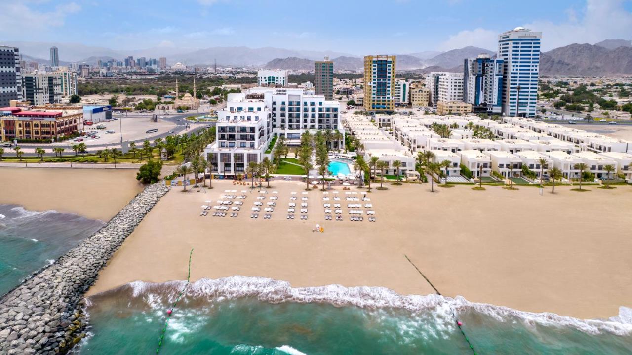 Palace Beach Resort Fujairah Eksteriør billede Aerial view of the hotel